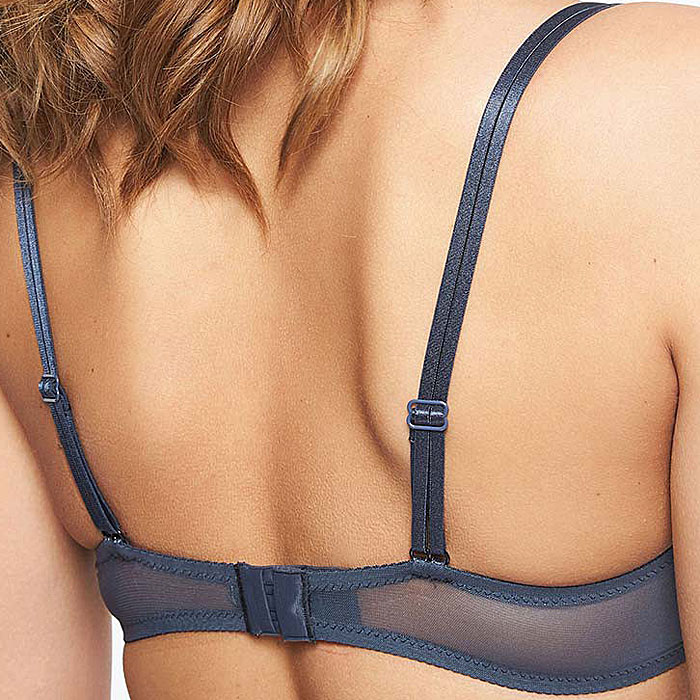 photo n°2 : Soutien-gorge à armatures décolleté plongeant