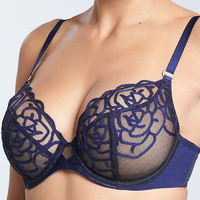 Soutien-gorge à armatures plongeant