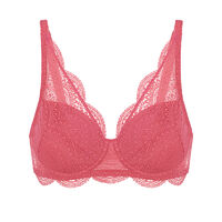 Squared neckline spacer bra